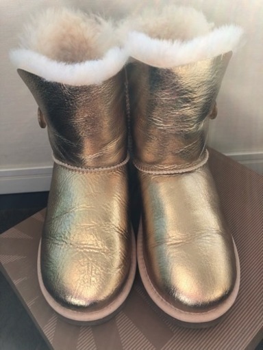 UGG 希少なゴールドムートンブーツ