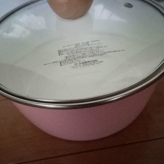 ピンクのホーロー鍋