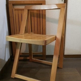 木製折りたたみ椅子2脚