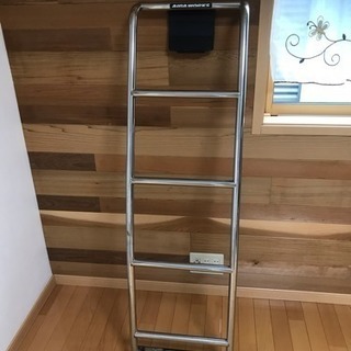 200系ハイエースリアラダー