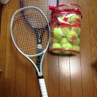 テニスラケット2本とボールのセット