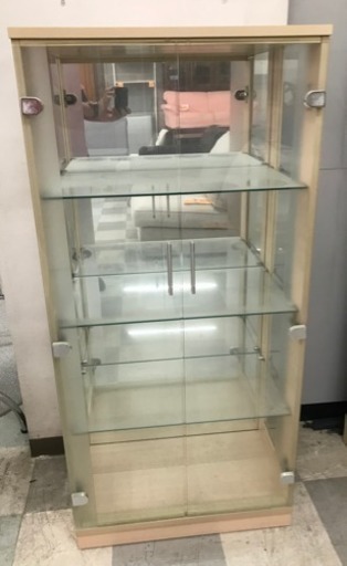 セール中❗️3面ガラスミラーバック4段ショーケース/ディスプレイ棚/飾り棚/店舗什器
