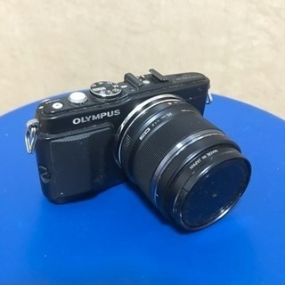 【春の行楽・運動会にも】付属もセットでお譲りします★オリンパス ミラーレス一眼カメラ E-PL5本体+単焦点レンズ25mm F1.8 ブラック