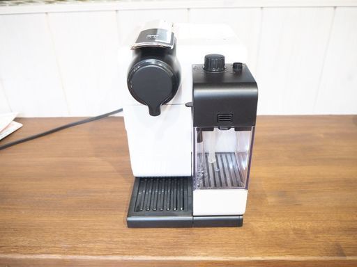 [新品同様]ネスプレッソ コーヒーメーカー ラティシマ・タッチ ホワイト F511WH