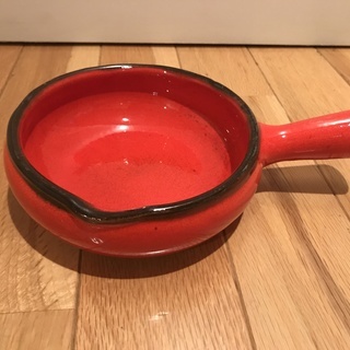 北欧で買った赤い陶器のスキレット