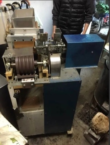 団子串刺し機