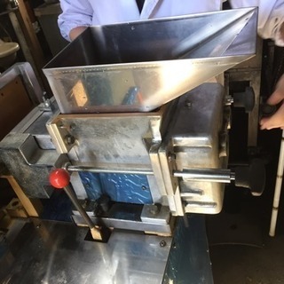 団子串刺し機