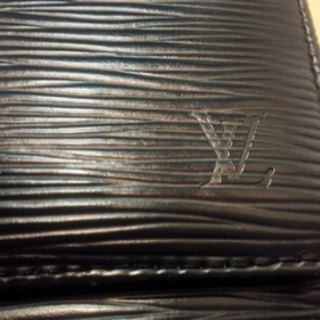 ブラックエピ3つ折り長財布