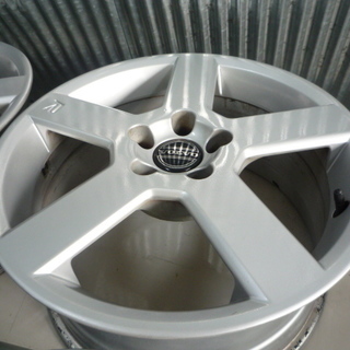ボルボ純正★V70R　8J　17インチ　シルバー　ブレ・曲がりなし・キズ有り　格安出品！　17×8J　ET46