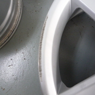 ボルボ純正★V70R　8J　17インチ　シルバー　ブレ・曲がりなし・キズ有り　格安出品！　17×8J　ET46