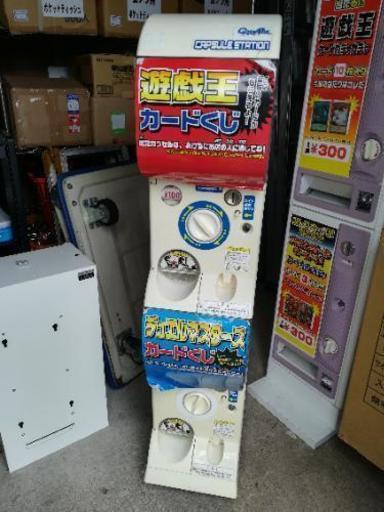 ガチャガチャ　ガシャポン　白１台　黒１台