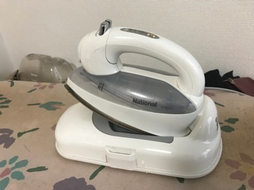 コードレススチームアイロンとアイロン台