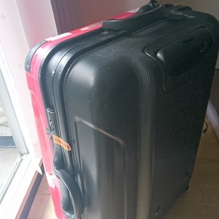 ピンク色のスーツケース差し上げます。Pink suitcase ...