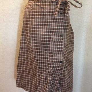 200円　チェックの巻きスカート　Ｍサイズ