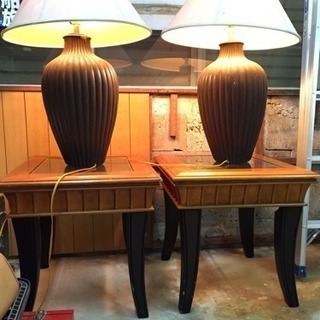 高級アメリカ家具のナイトテーブル&ランプ