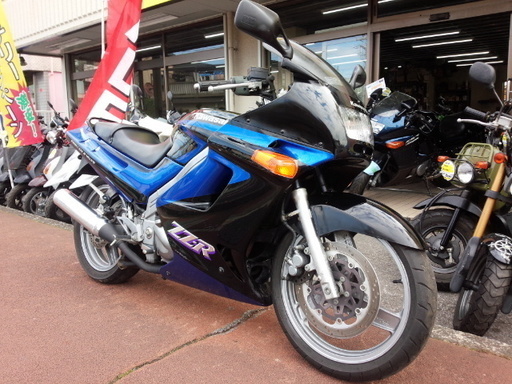 NO.2328　ＺＺＲ２５０　水冷４サイクル８バルブ２気筒２５０ｃｃエンジン　☆彡