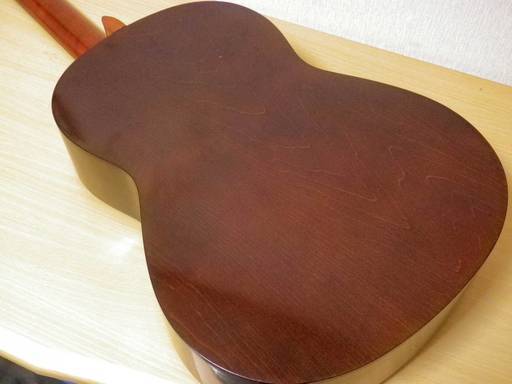 暖かく、心地良い音を奏でる YAMAHA のクラシックギター G-80A トップ