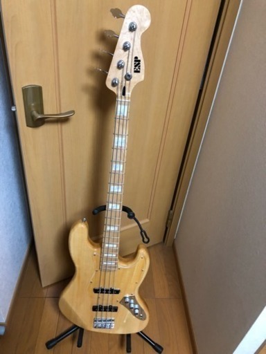 ベース