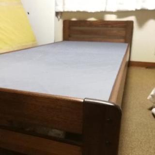 値下げ！木製シングルベッド　解体可能！