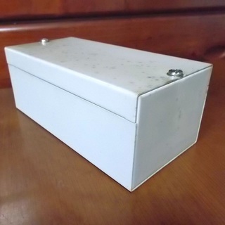 頑丈な金属製の箱　20×10×8 cm　（大治町役場前でのお渡しも可）