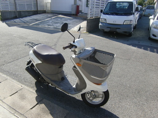 ｽｽﾞｷ　SUZUKIレッツ４バスケット　白　走行４９５０ｋｍ程度かなり良いです【綺麗なヘルメットつけます】