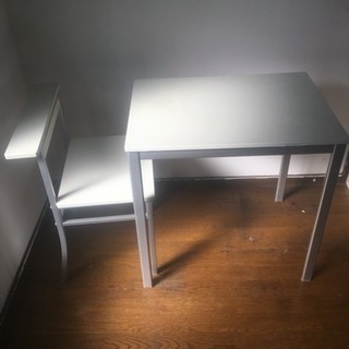 白いテーブル1人用