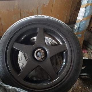 17インチ・タイヤ付きホイル