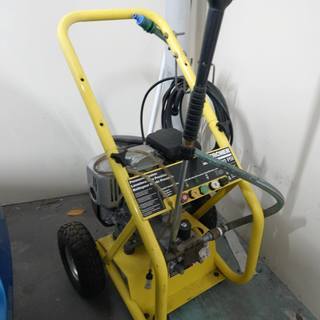 ケルヒャー　エンヂン式高圧洗浄機　KARCHIER 2400PSI