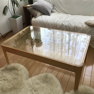 テーブル  木目の綺麗なガラステーブル
