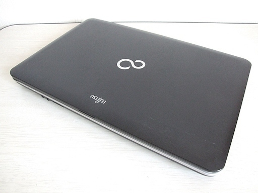 光沢ピカピカ☆FUJITSUノートパソコン