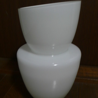 無料◆白いガラスの花瓶◆ホワイト/デザイン/花器/インテリア雑貨/置物