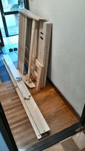 木製シングルベッド　コンセント付き
