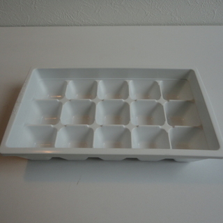 ★【キッチン用品大放出】11月中旬まで　製氷皿　1個