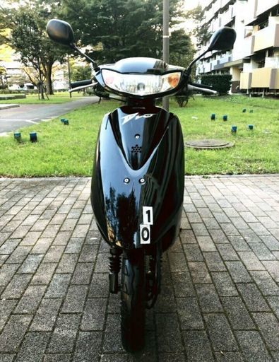 非常に良いエンジン。ホンダ。 Dio。 AF62。フロントタイヤは新品です。バックタイヤは新品です。フロントブレーキパッドは新品です。バックブレーキパッドは新品です。バッテリーは新品です。エンジンオイルは新品です。空冷バイク。