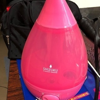 ピンク色のアロマ加湿器