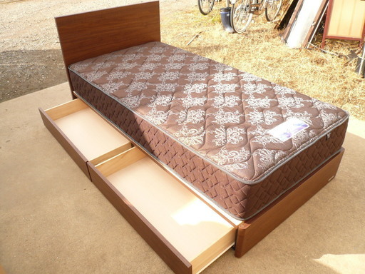 日本に 東京ベッド シングルベッド　綺麗　引出付き　引取限定　近隣配達可能 シングルベッド