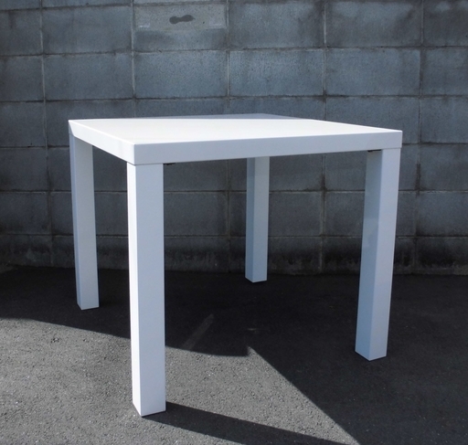 ニトリ 正方形ダイニングテーブル 2人用 ホワイト 天板5cm 脚も6.5×6.5cmで太いです♪ 状態良好 中古品 JM1417)【取りに