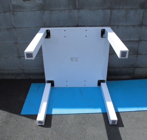 ニトリ 正方形ダイニングテーブル 2人用 ホワイト 天板5cm 脚も6.5×6.5cmで太いです♪ 状態良好 中古品 JM1417)【取りに