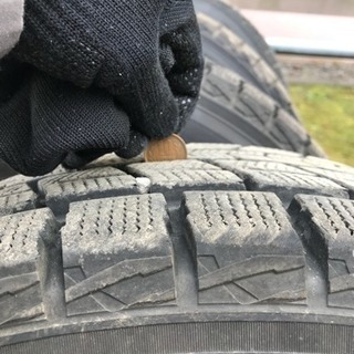 冬タイヤ付き78プラド？純正アルミ