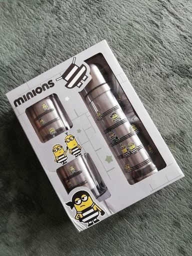 ミニオンズ　水筒　コップセット