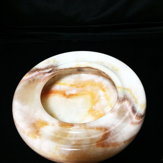 白・茶色・オレンジ模様の天然石の灰皿（現状品）