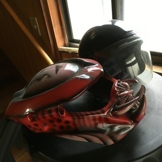 ヘルメットに付ける飾りです。