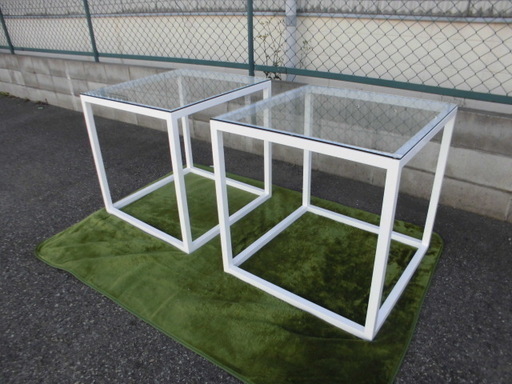 ガラステーブル×２台 ■完全立方体(１辺：約72.5㎝)■ 個性的でユニークな机♪ ダイニングルームにもお店にも最適です☆彡 JM1646)【取りに来られる方限定】