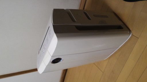 ダイキンの加湿器です。風量が多く各種部屋のタイプに対応できます。のどがれ対策に最適です。