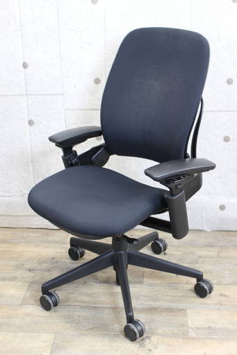 R141)【高機能チェアの代名詞】スチールケース Steelcase リープチェア Leap TB117 可動肘付き オフィアチェア