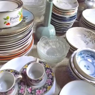 たくさんの皿