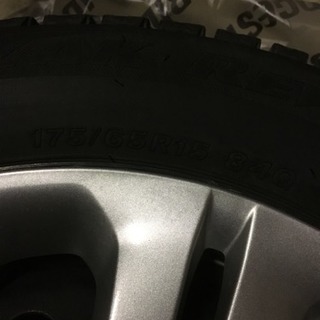 スタッドレスタイヤです。 - 車のパーツ
