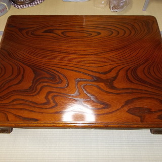 畳の部屋に似合う木製テーブル