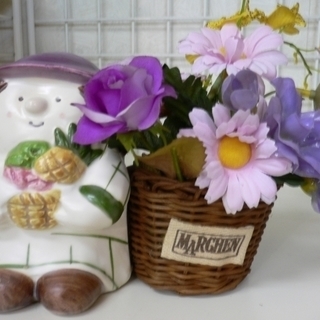 陶器の人形と造花　閉店処分