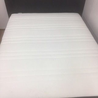 🌹🌹引き出し付きのQUEEN サイズのベッド🌹🌹